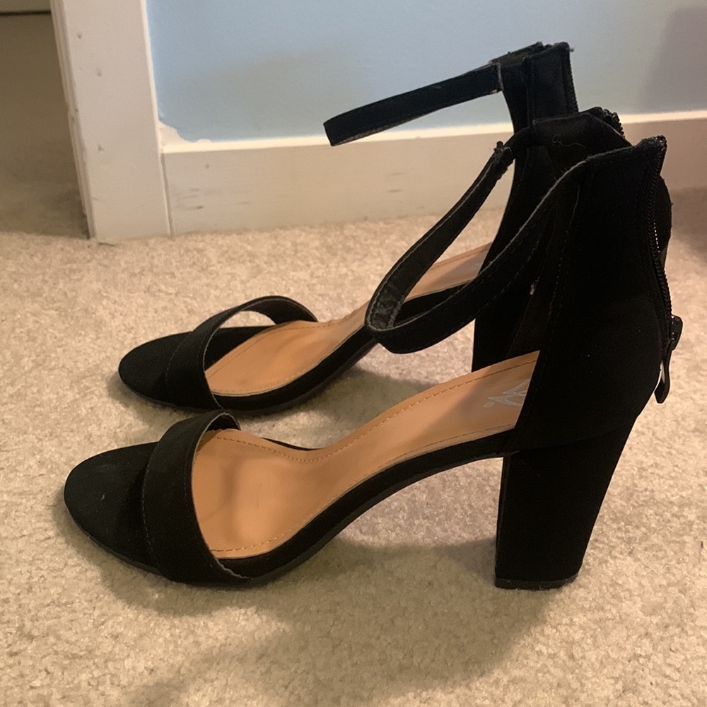 Black timeless heels